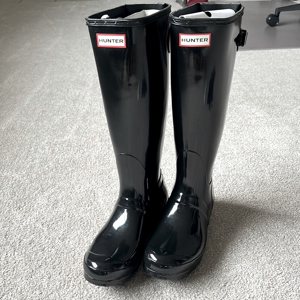Excellent Condition Tall glossy Hunter rain boots